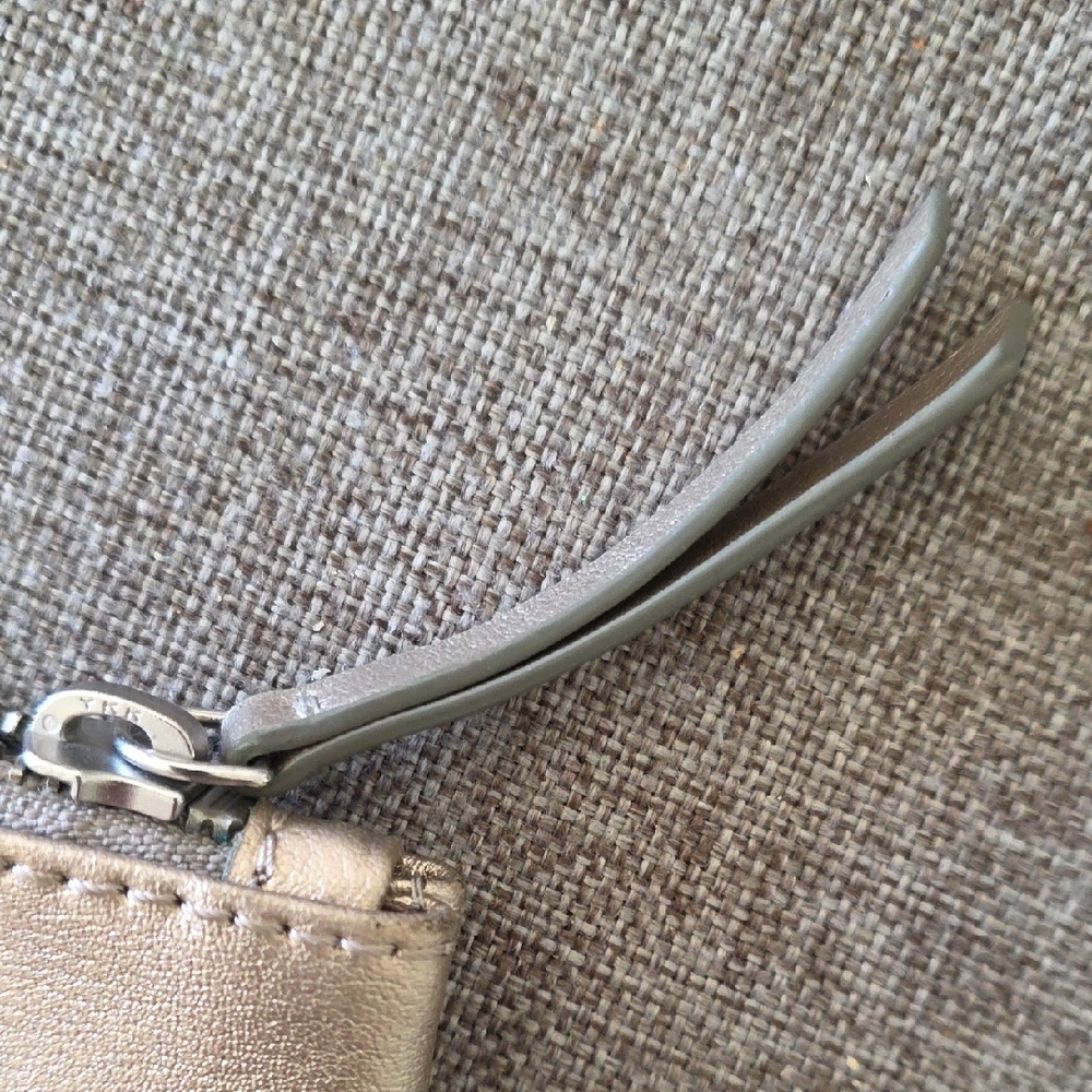 Banana Republic Clutch With XO Design - Picture 3 of 5